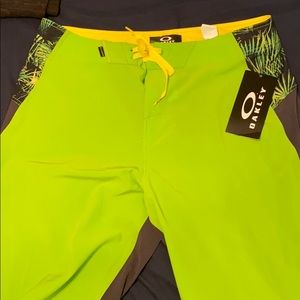 Oakley Short